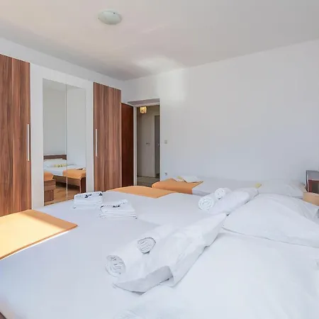 Apartment Clarus Mare *